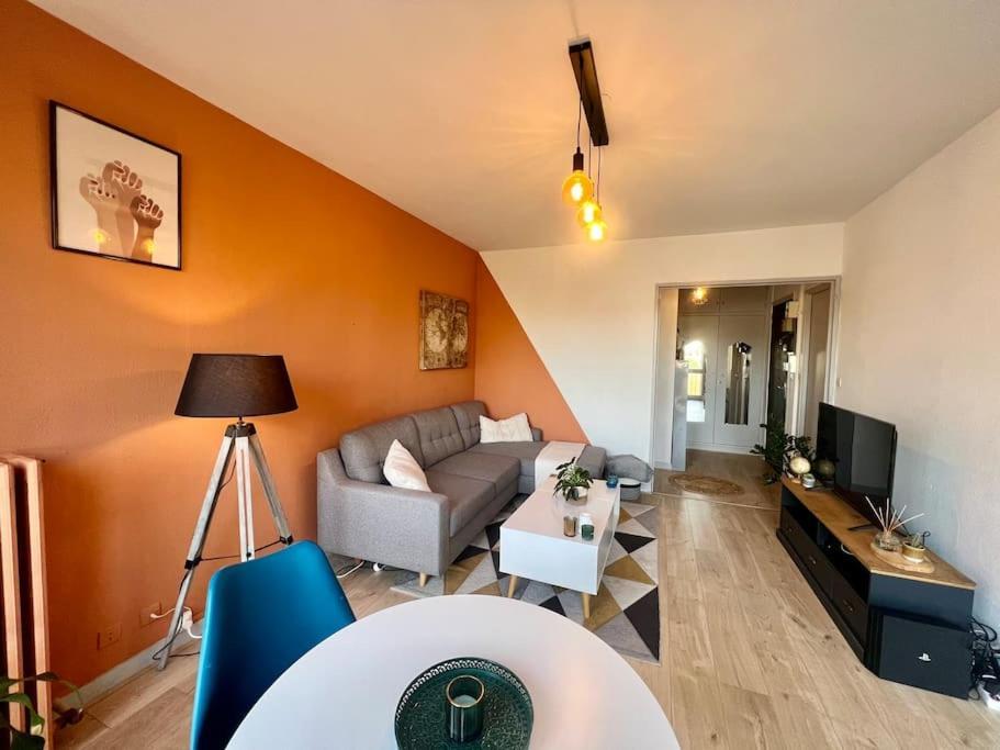 Le P'Tit Anatole - Joli T2 Avec Parking Apartment Poitiers Ngoại thất bức ảnh