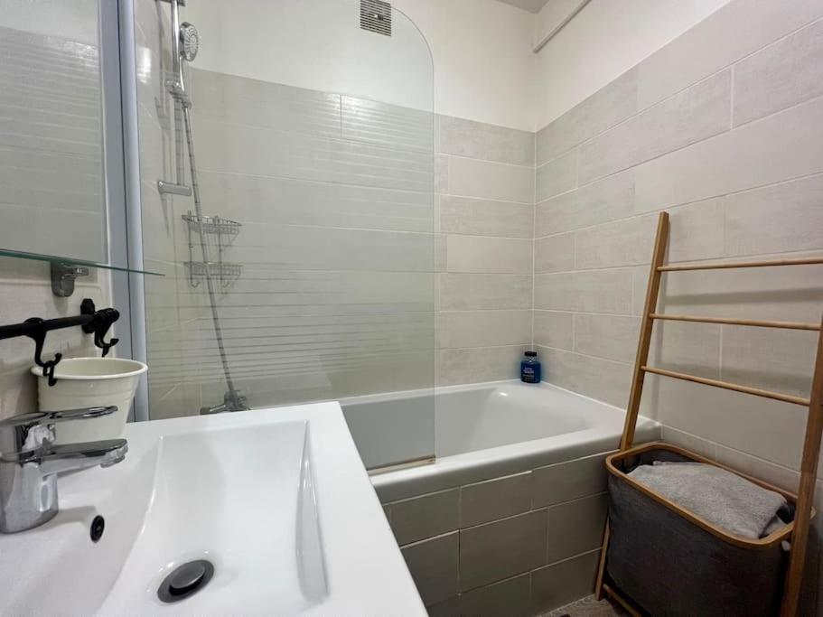 Le P'Tit Anatole - Joli T2 Avec Parking Apartment Poitiers Ngoại thất bức ảnh